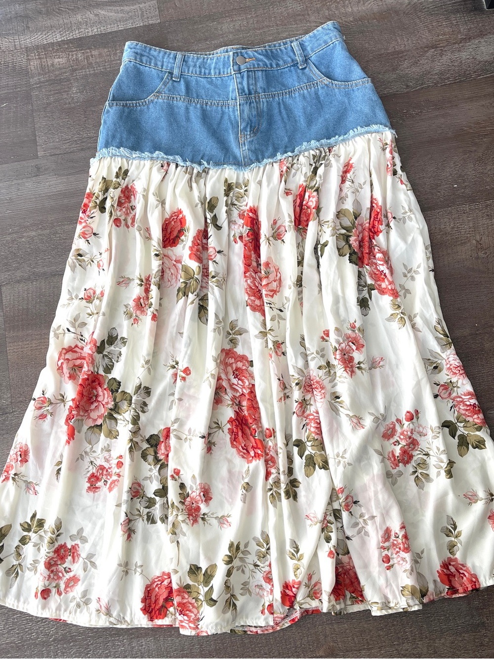 Women’s Floral Maxi Skirt Size L Blue Jeans Skirt Flowy Denim Flowers Large